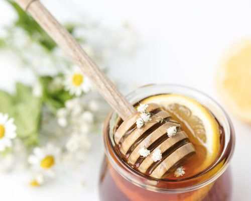 Manuka honey, UMF certified, MGO rating, Manuka honey UK, antibacterial honey, sore throat remedy, natural wound care, real Manuka honey, buy Manuka honey, how to use Manuka honey